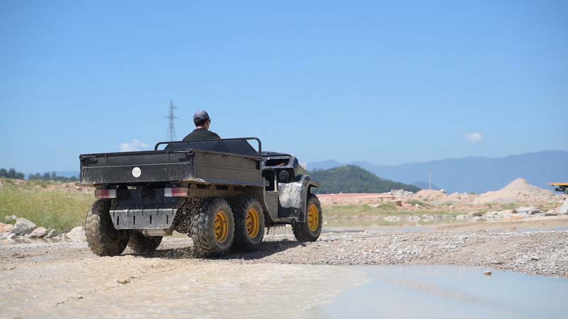 Electric farm side-by-side vehicles