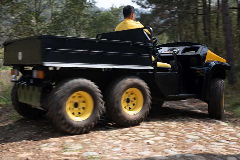 Electric-Pickup-Truck-with-Big-Cargo-Box
