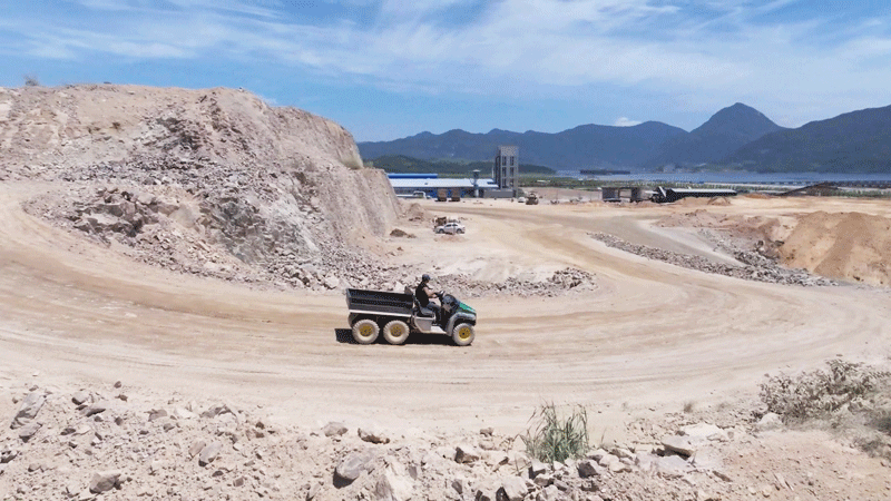 Electric large load all-terrain vehicle