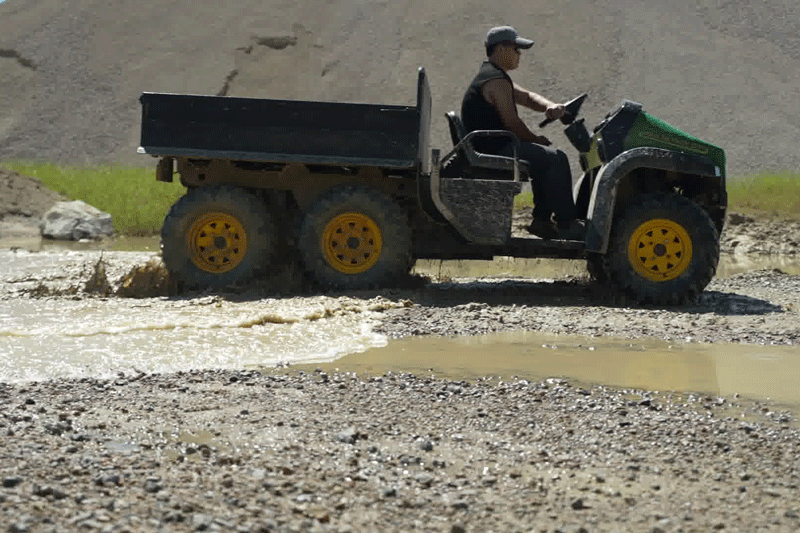 Electric large load all-terrain vehicle