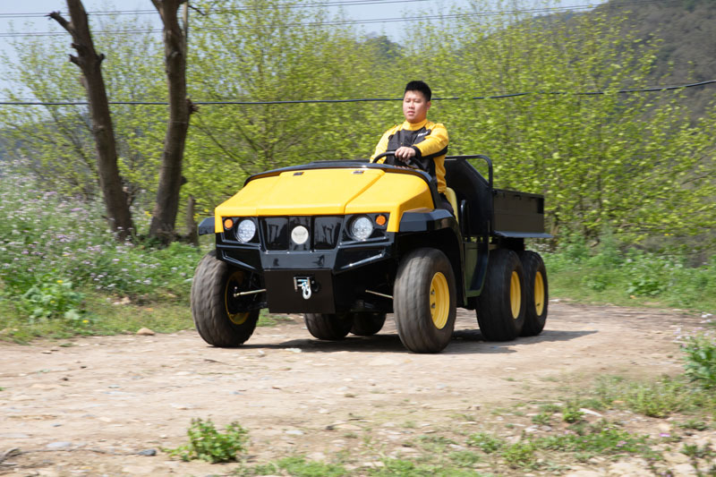Electric farm side-by-side vehicles